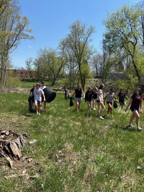 Students picking up trash at the park