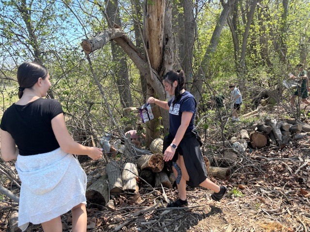 Students picking up trash at the park