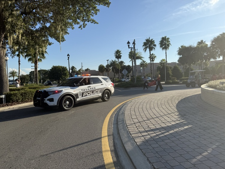 Bullpup Cheer at the THS Homecoming Parade.