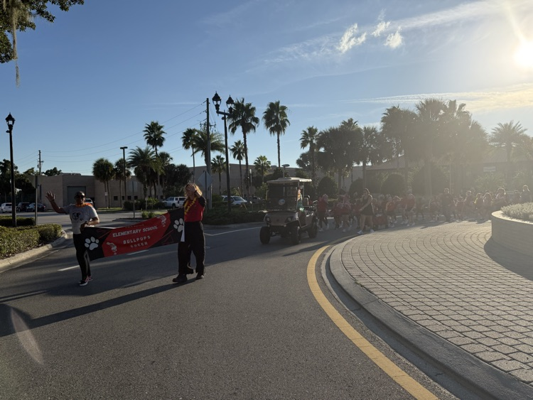 Bullpup Cheer at the THS Homecoming Parade.