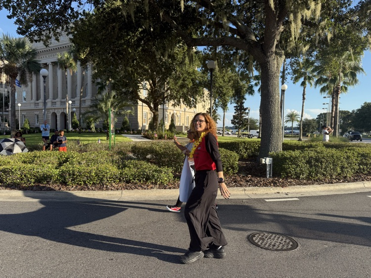 Bullpup Cheer at the THS Homecoming Parade.