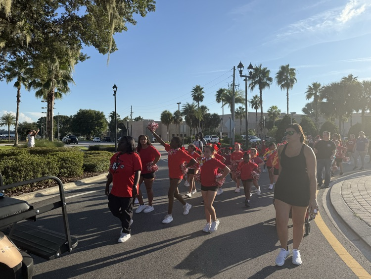 Bullpup Cheer at the THS Homecoming Parade.