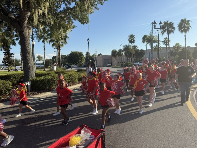 Bullpup Cheer at the THS Homecoming Parade.