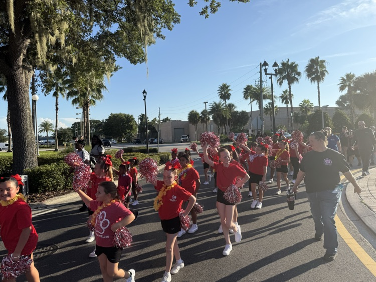 Bullpup Cheer at the THS Homecoming Parade.