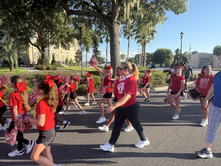 Bullpup Cheer at the THS Homecoming Parade.