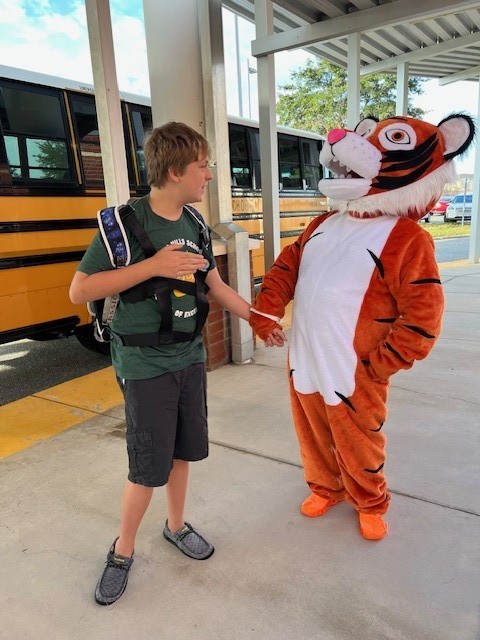 Howey the Tiger helping at arrival this morning