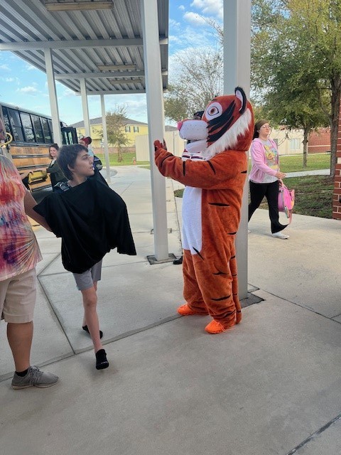 Howey the Tiger helping at arrival this morning