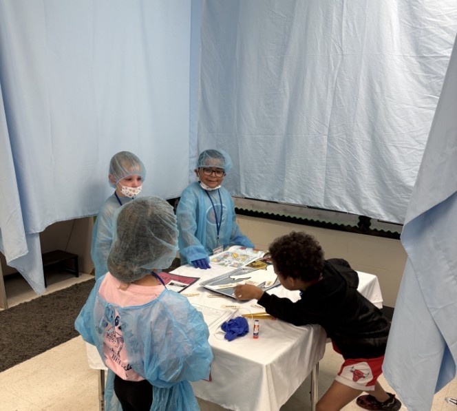 Photo of kids identifying text features. 