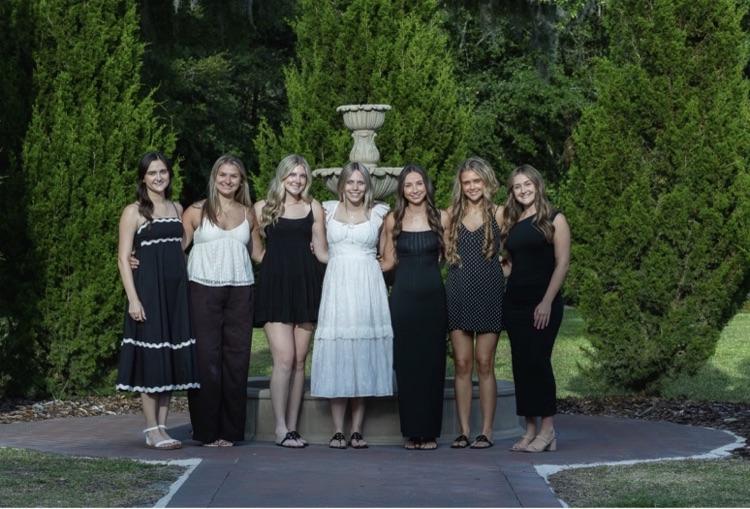 UHS National Honor Society students enjoy their banquet at The Palm Mansion.