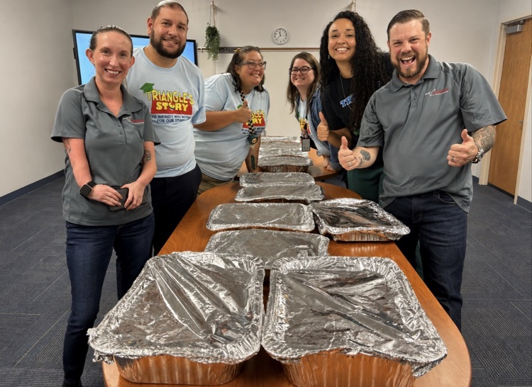 Longhorn Steakhouse supporting Triangle Elementary teachers and staff by providing lunch 