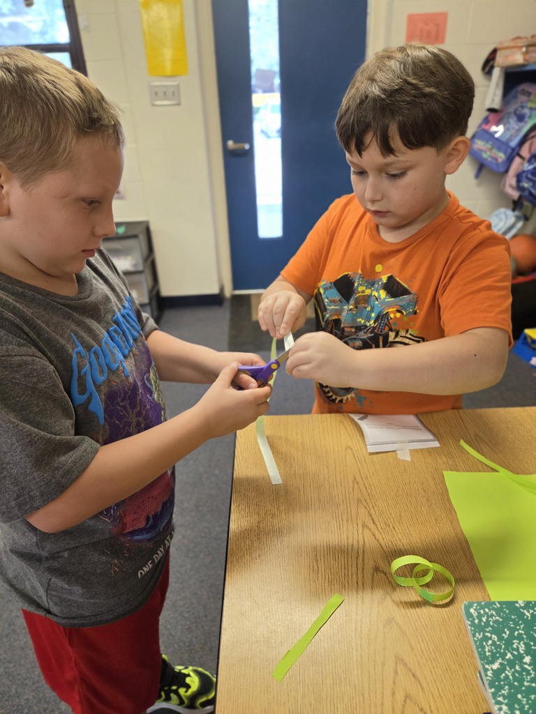 Making chains with a piece of paper and one strip of tape!