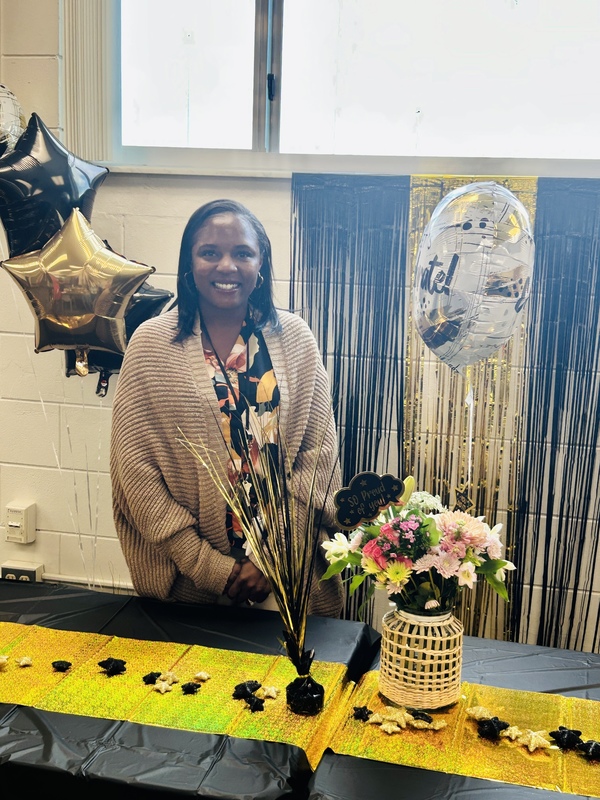 Reshonda Scott posed with flowers and balloons
