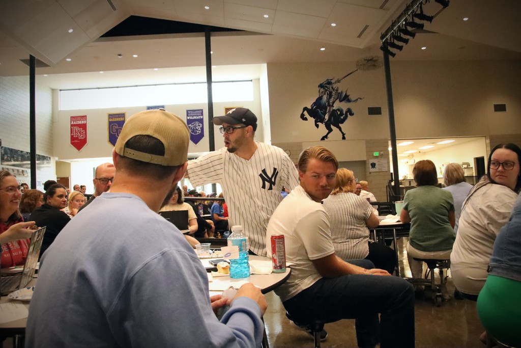 eddie cortez engaging staff.