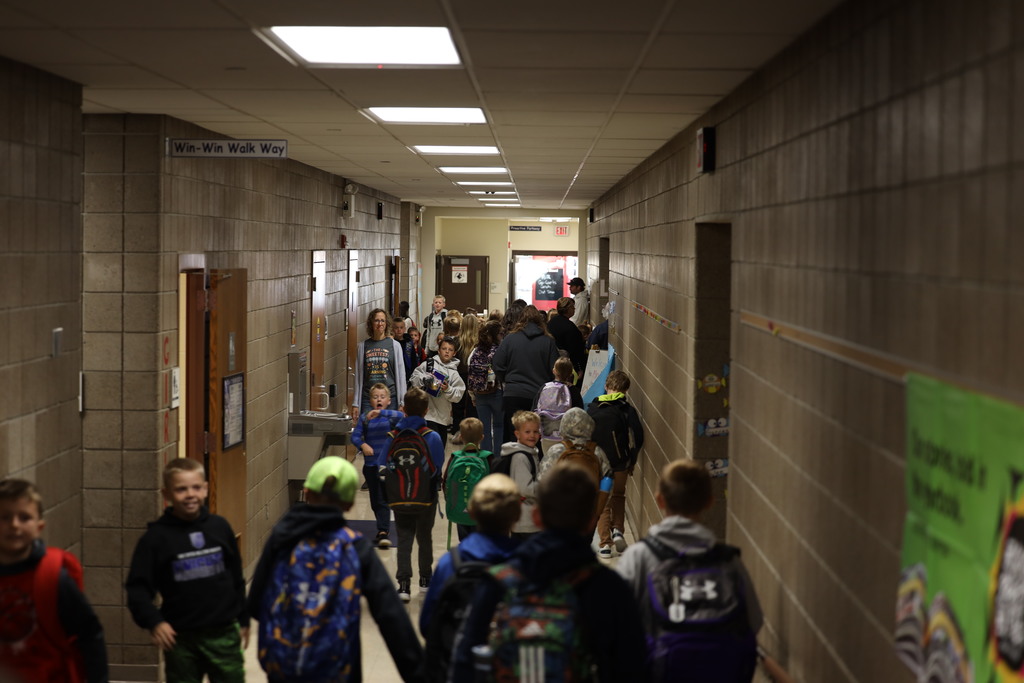 Full hallways in the elementary.