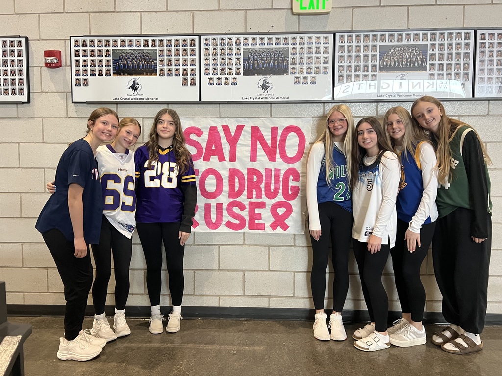 Students standing by a sign that says "Say No to Drug Use."