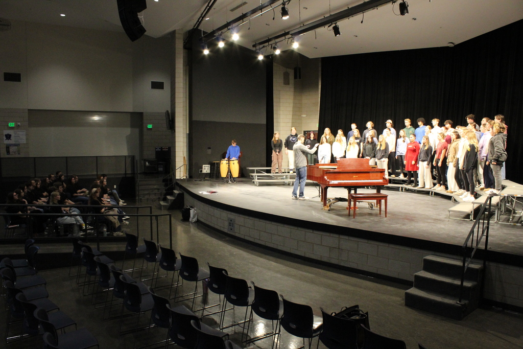 LCWM choir students performing for Viterbo University students 