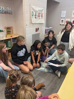 middle schoolers reading to preschoolers