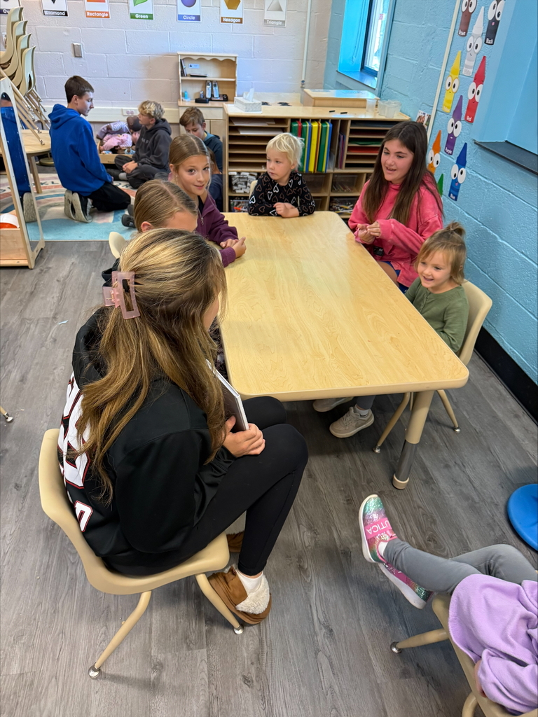 middle schoolers reading to preschoolers