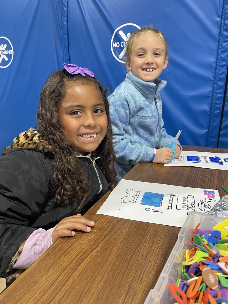 kids working on an art projext