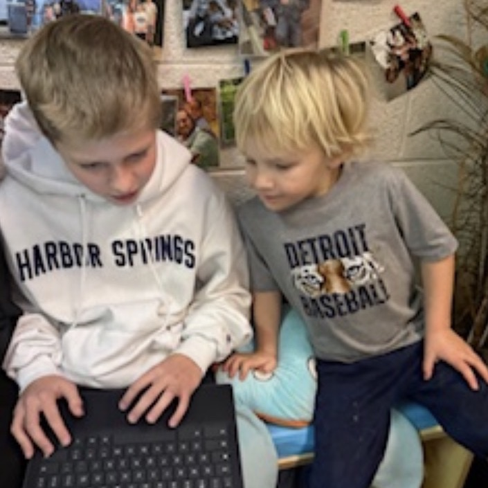 middle school students reading to preschool students