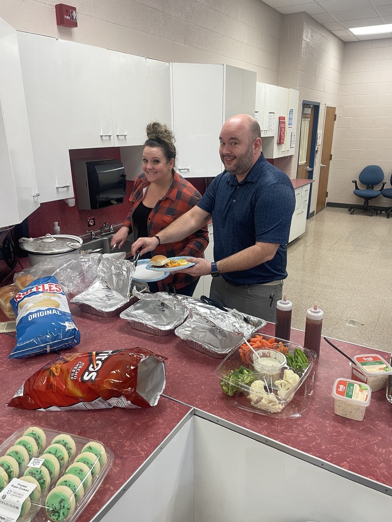 teachers eating lunch