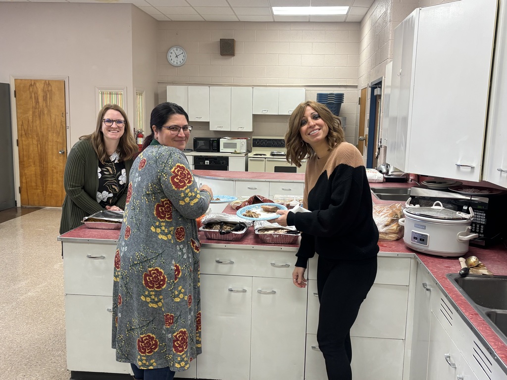 teachers eating lunch