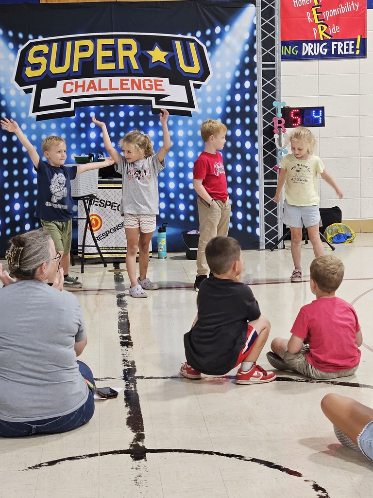 4 children posing in front of a backdrop that says Super U Challenge