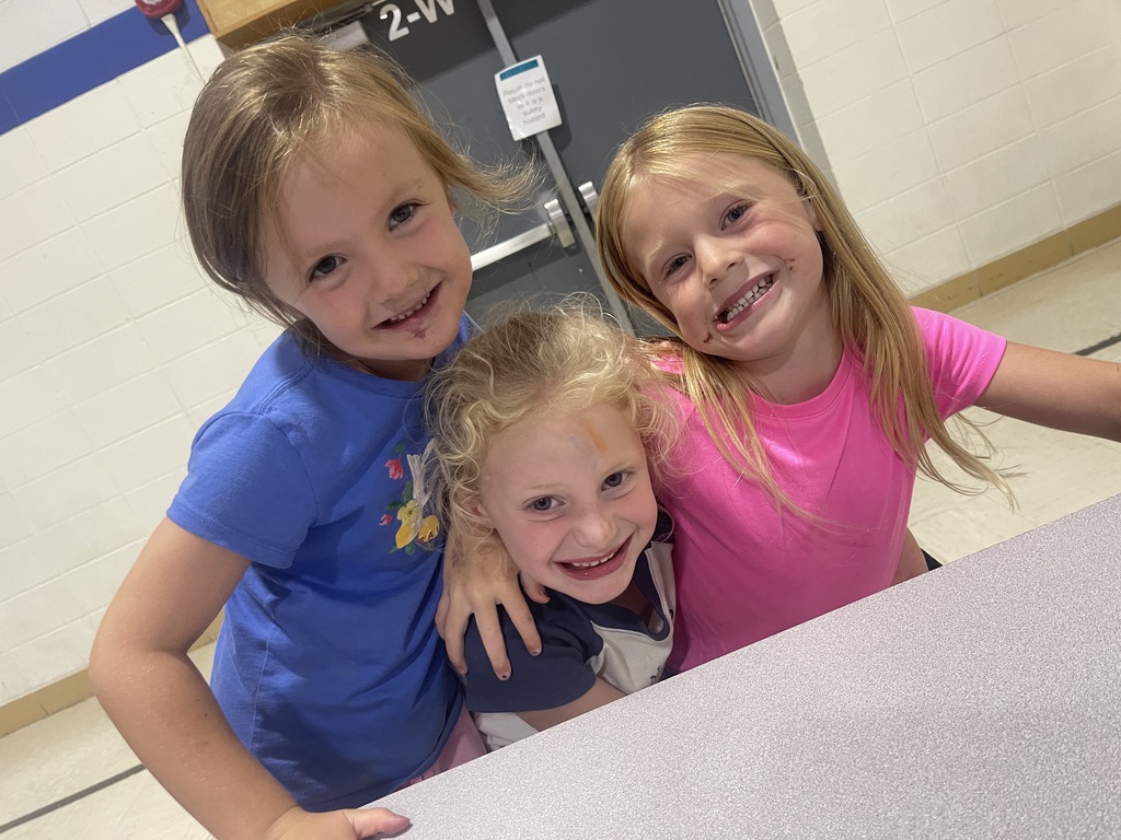 3 girls smiling