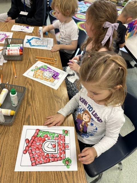 kids in art class making dot pictures