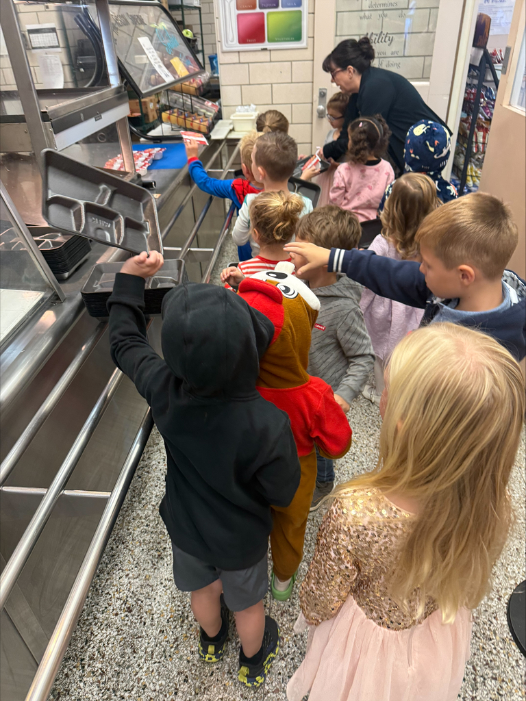 preschoolers in a school cafeteria line