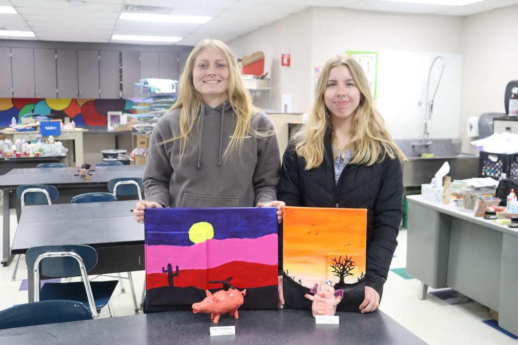 Students and art paintings