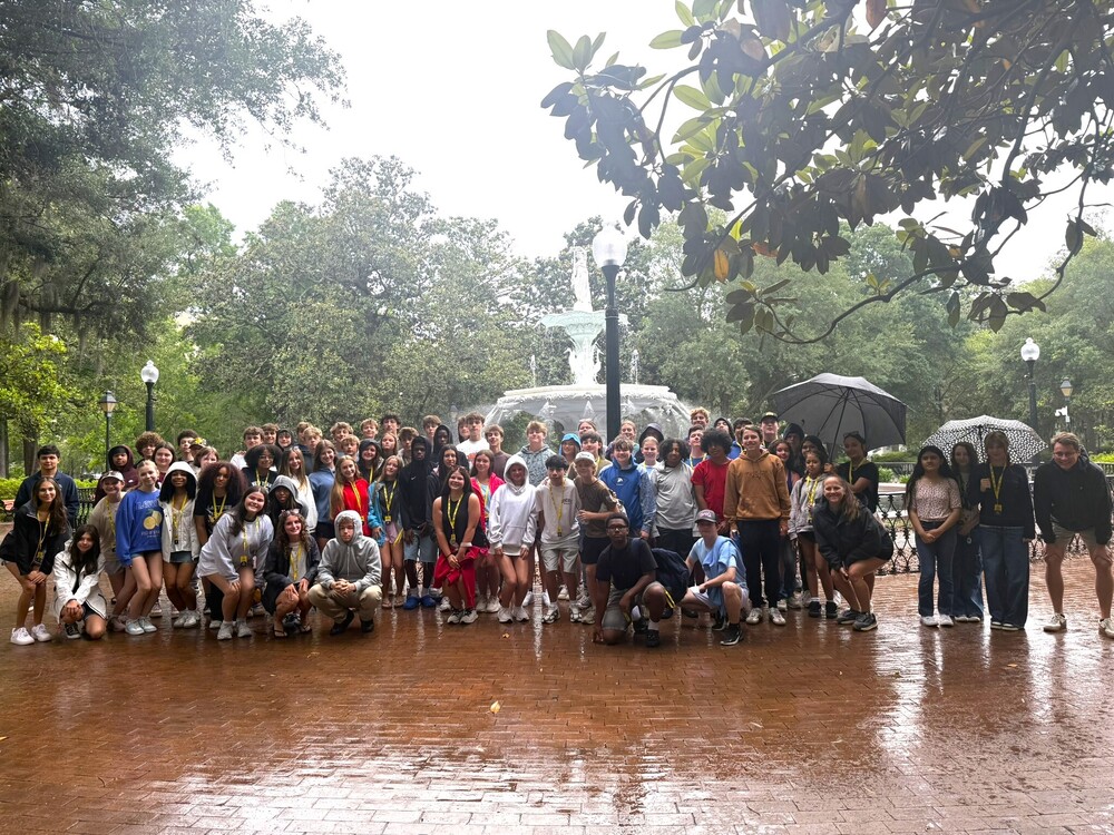 Gourp of students in front of fountain