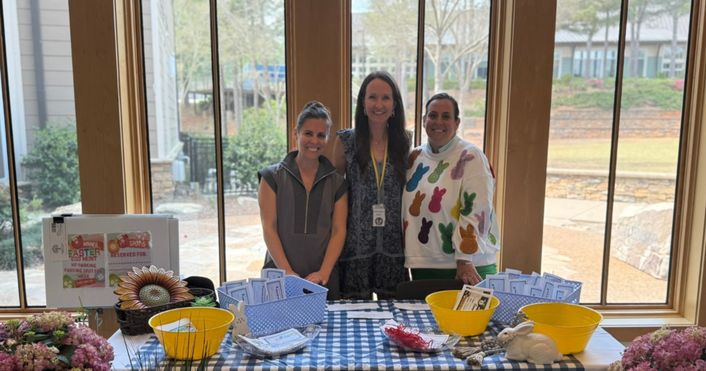 3 volunteer moms