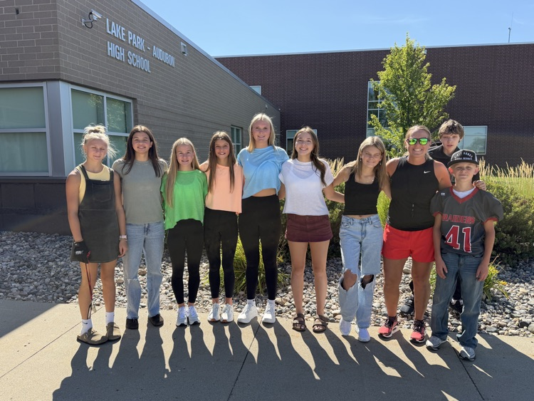 Shout out to my leadership class! They hqve been showing school pride by cleaning flower beds and helping keep the school clean!