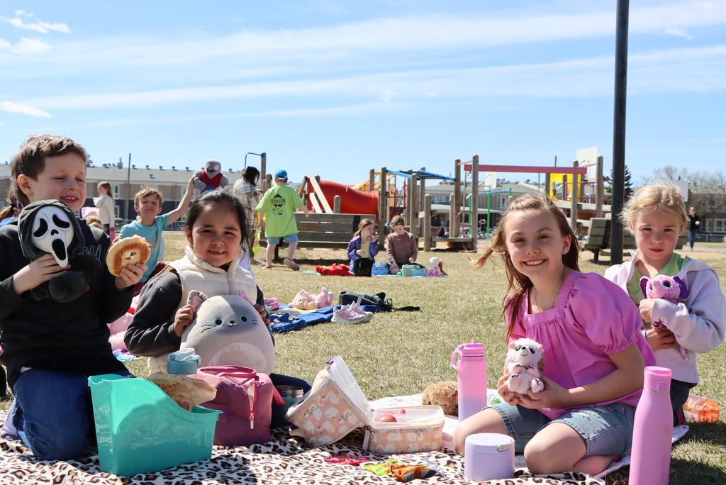 students at a teddy bear picnic