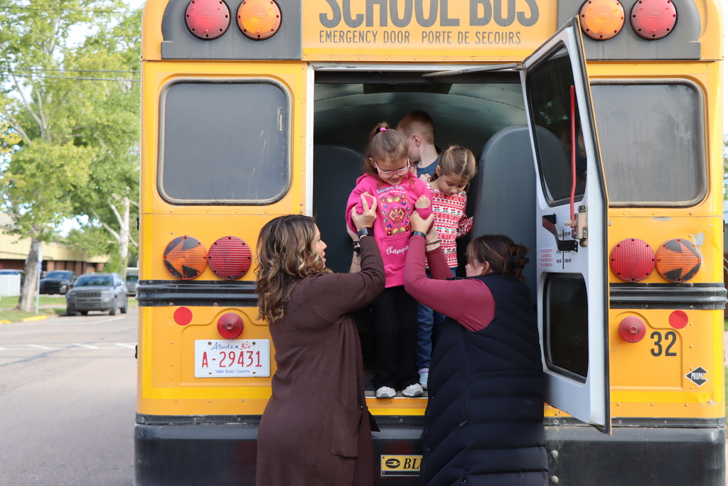 bus safety presentation to a kinder class