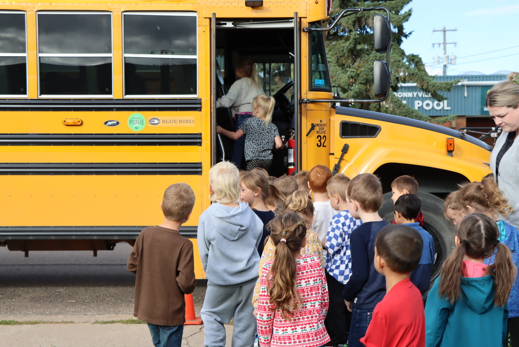 bus safety presentation to a kinder class