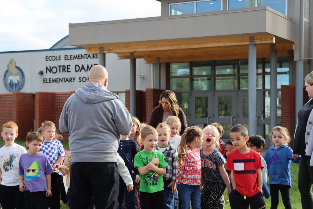 bus safety presentation to a kinder class