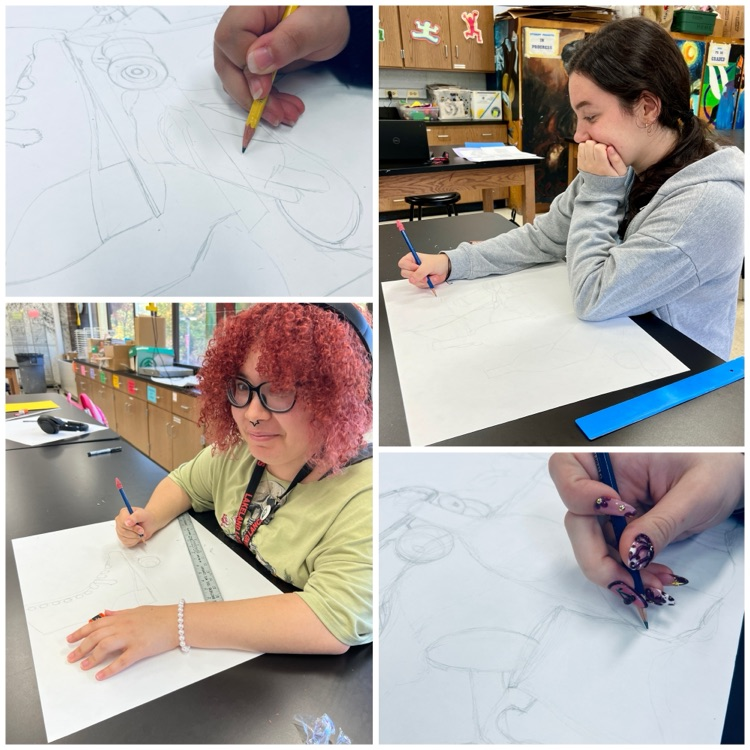 Drawing and Painting students were exercising their observation skills by drawing a complex still life. Everyone is doing a fantastic job!