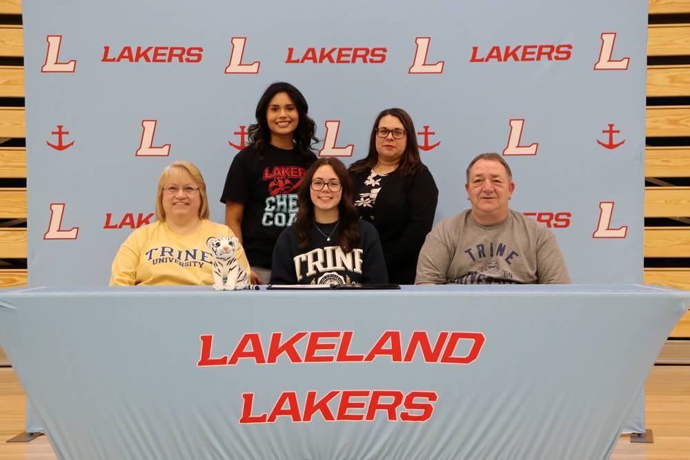 Cadence Curtis - Trine SIgning