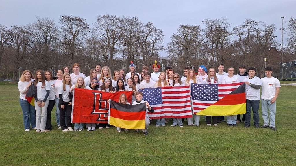 The combined German and American delegation of student participants