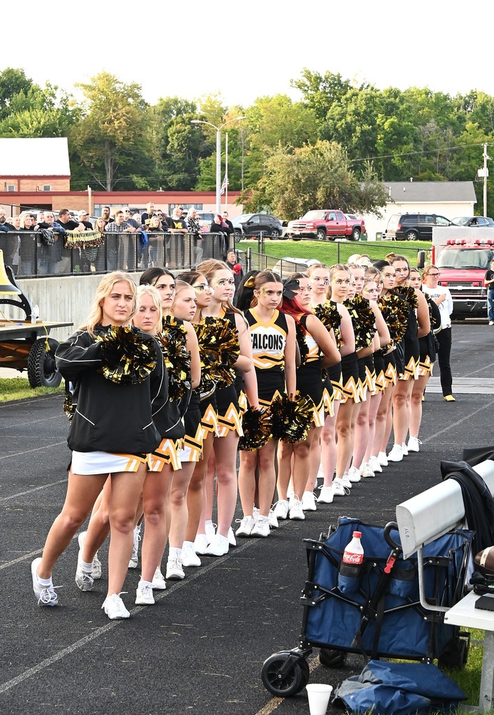 FALCON FAMILIES!! Help the Falcons boost our chances of winning $5,000 for our school as part of the #FN5GL $5K Fridays Sweepstakes!  In addition to #FN5GL, #Sweepstakes, @TMobile and @lakevillecommunityschools, please SHARE! 