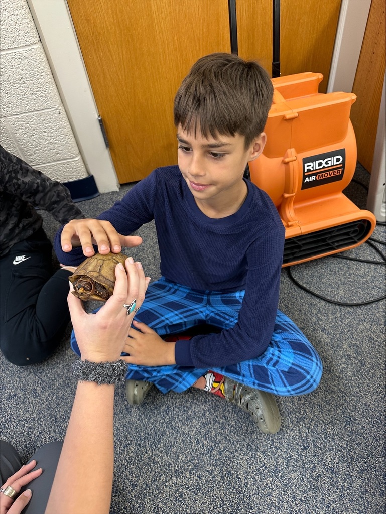 For Mar came to talk with 5th graders in preparation for their field trip on Thursday. Students learned about ecosystems, how parts of ecosystems are connected, invasive species, and predator vs prey.