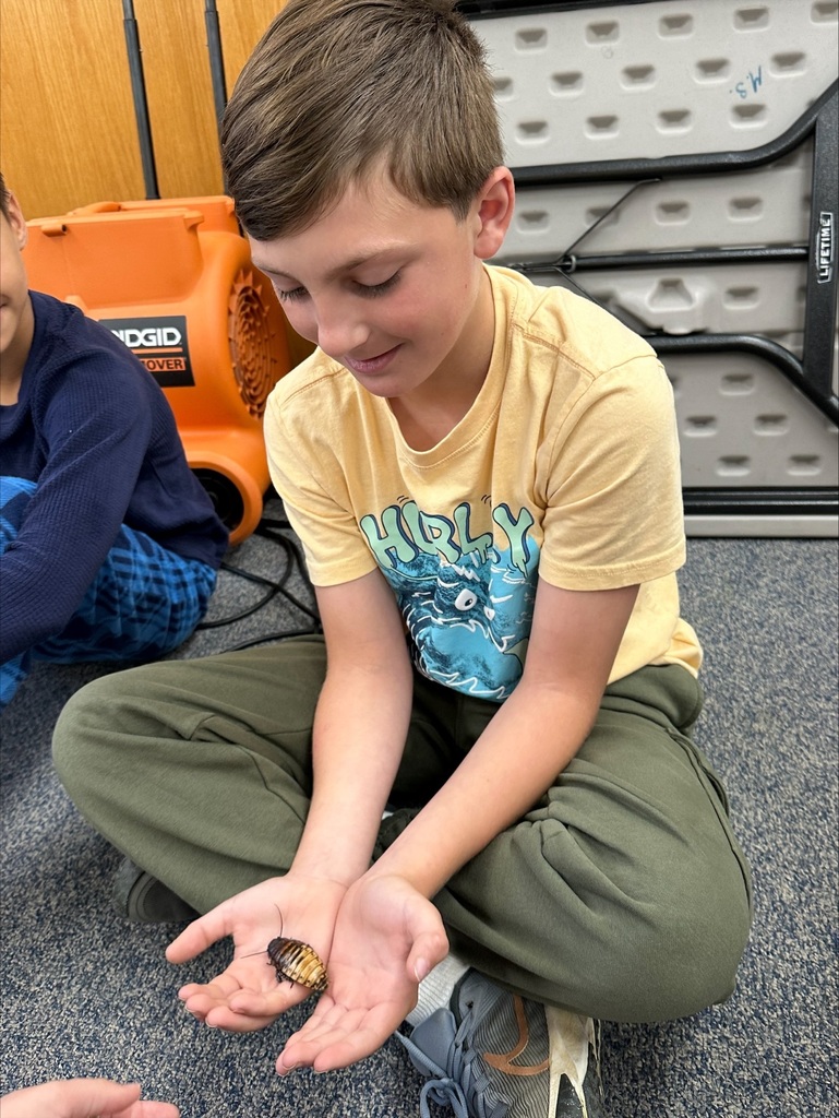 For Mar came to talk with 5th graders in preparation for their field trip on Thursday. Students learned about ecosystems, how parts of ecosystems are connected, invasive species, and predator vs prey.