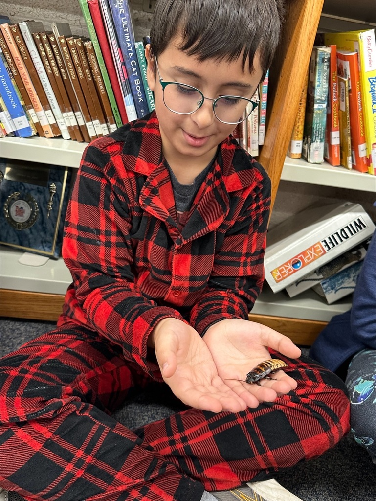 For Mar came to talk with 5th graders in preparation for their field trip on Thursday. Students learned about ecosystems, how parts of ecosystems are connected, invasive species, and predator vs prey.