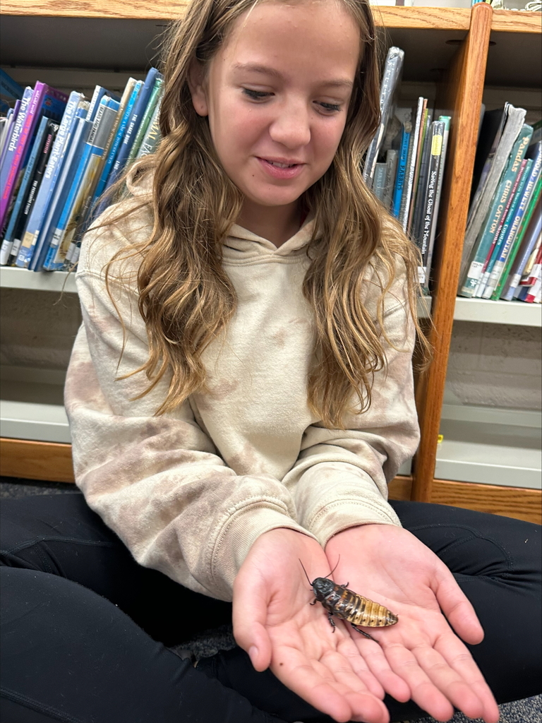 For Mar came to talk with 5th graders in preparation for their field trip on Thursday. Students learned about ecosystems, how parts of ecosystems are connected, invasive species, and predator vs prey.