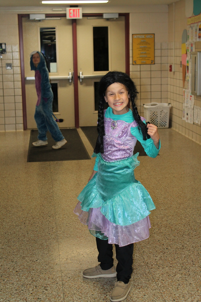 It's HOMECOMING WEEK!  Middle Schoolers have spirit!  PJ Day and Character Day!