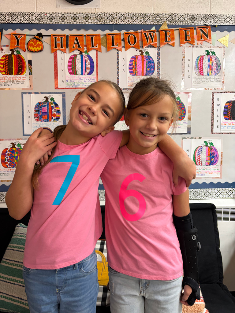 It's HOMECOMING WEEK! Elementary School having fun on Spirit Day! Twinning!