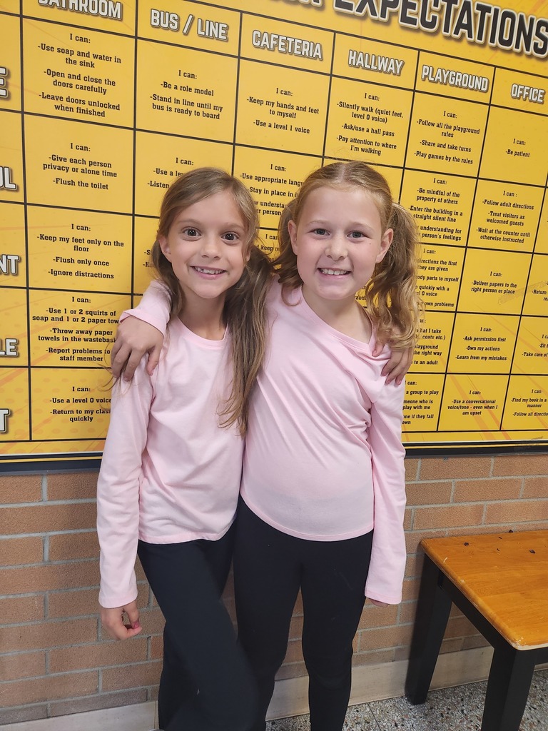 It's HOMECOMING WEEK! Elementary School having fun on Spirit Day! Twinning!