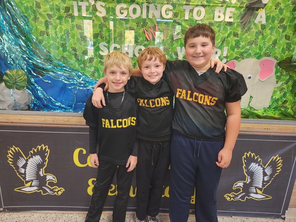 It's HOMECOMING WEEK! Elementary School having fun on Spirit Day! Twinning!